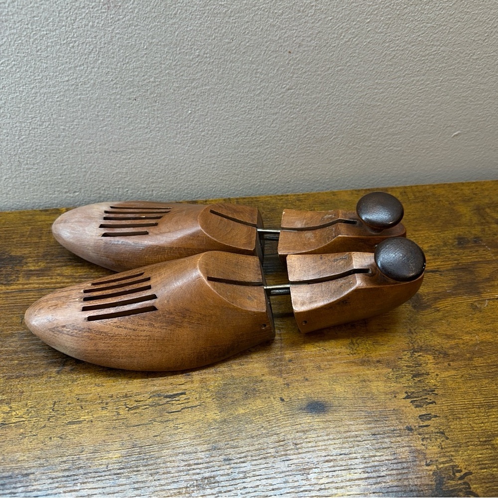 Vintage Wooden Shoe Stretchers / Cobbler Shoe Trees Size 1-10 Rustic Display - Picture 2 of 5